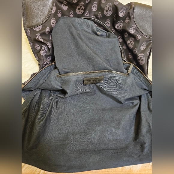 🎉🎉🎉HOST PICK🎉🎉🎉Alexander McQueen - Faithful De-Manta Tote - Picture 13 of 16